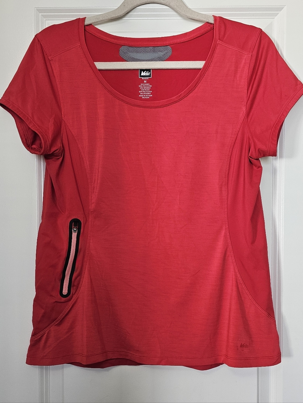 REI Active Shirt Women’s M Red Athletic Top Zip Pocket Stretch Performance Tee